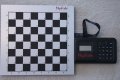 Mephisto ESB 3000
Größe: 30 x 28,5 xm
Spielfläche: 24 x 24 cm
Feldgröße: 3 x 3 cm
Für die Module Mephisto II, Mephisto ESB II und Mephisto III