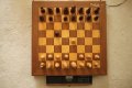 Mephisto München
Größe: 50 x 50 cm
Spielfläche:  40 x 40 cm
Feldgröße: 5 x 5 cm
Für Module der modularen Reihe