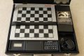 Mephisto Modular
Größe: 30 x 35 cm
Spielfläche: 23,5 x 23,5 cm
Feldgröße: 3 x 3 cm
Für Module der modularen Reihe